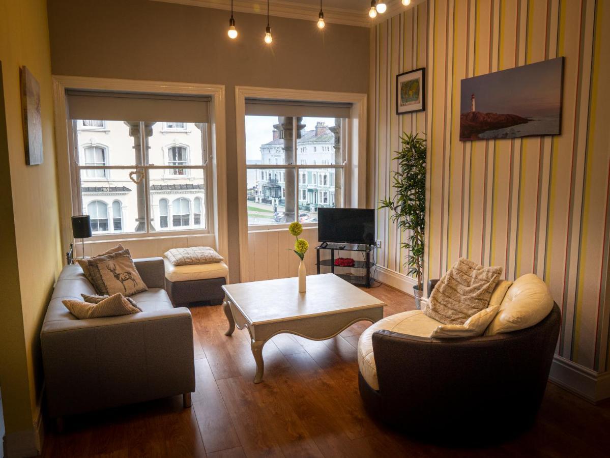 Cornerhouse Apartments Ландъндо Екстериор снимка