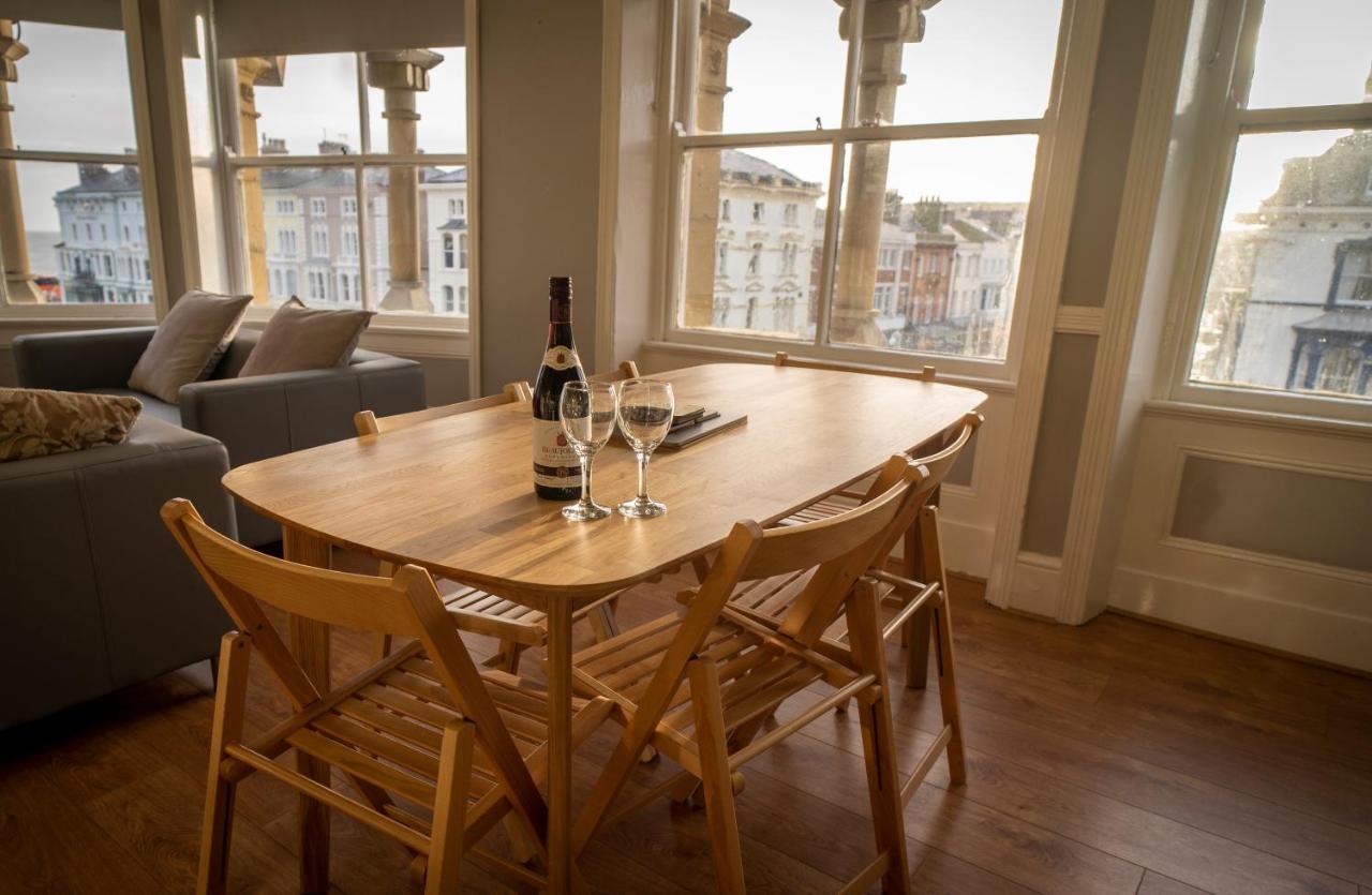 Cornerhouse Apartments Ландъндо Екстериор снимка