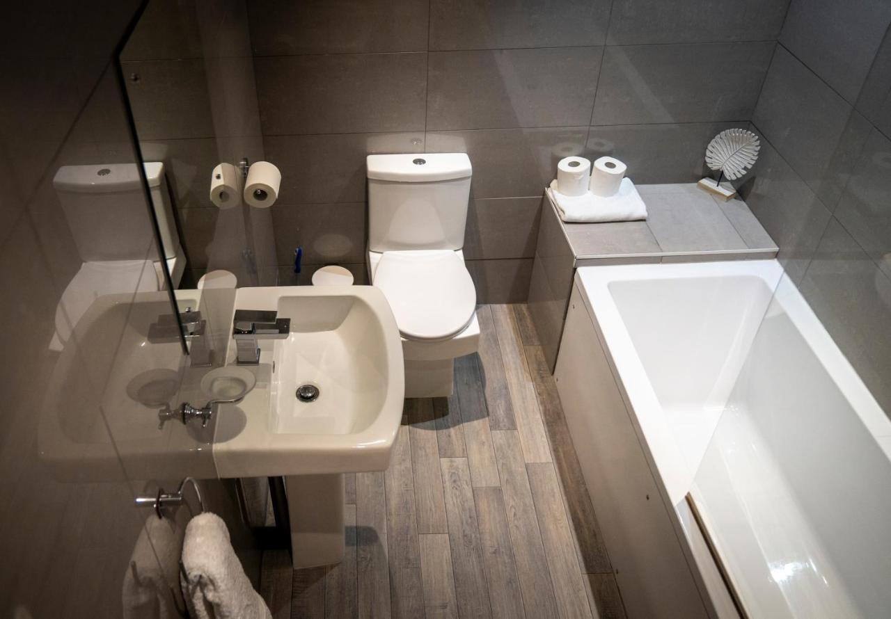 Cornerhouse Apartments Ландъндо Екстериор снимка