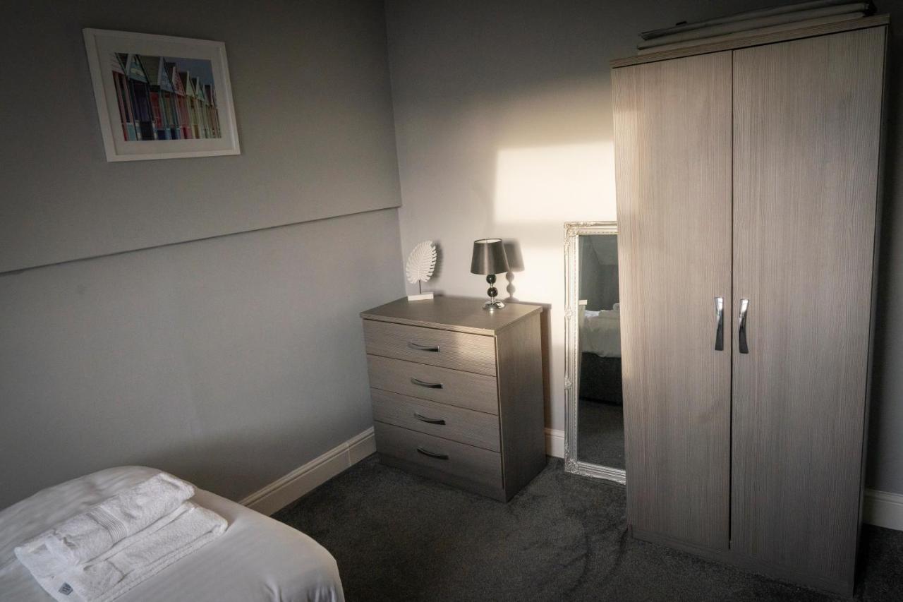 Cornerhouse Apartments Ландъндо Екстериор снимка