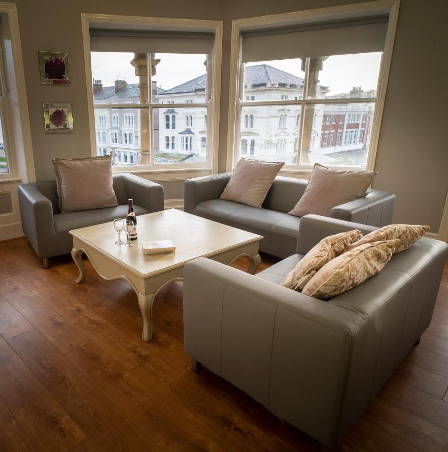 Cornerhouse Apartments Ландъндо Екстериор снимка