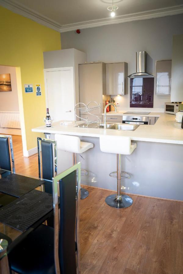Cornerhouse Apartments Ландъндо Екстериор снимка
